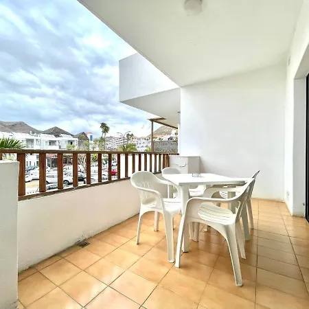 Apartment, Wifi, Less Than 10 Minutes Walk From Beach In Los Cristianos, Tenerife *