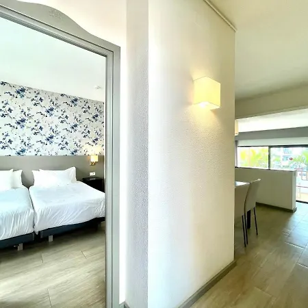 Apartment, Wifi, Less Than 10 Minutes Walk From Beach In Los Cristianos, Tenerife