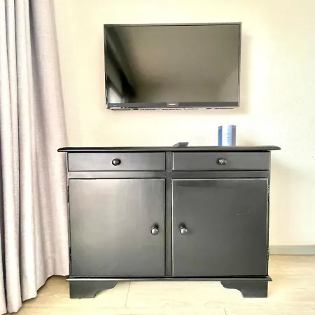 Apartment, Wifi, Less Than 10 Minutes Walk From Beach In Los Cristianos, Tenerife Los Cristianos (Tenerife)