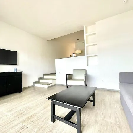 Appartamento Apartment, Wifi, Less Than 10 Minutes Walk From Beach In Los Cristianos, Tenerife Los Cristianos (Tenerife)
