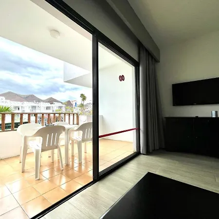 Apartment, Wifi, Less Than 10 Minutes Walk From Beach In Los Cristianos, Tenerife Appartamento