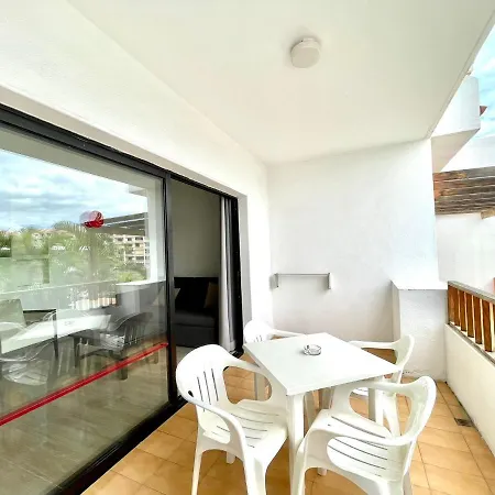 Apartment, Wifi, Less Than 10 Minutes Walk From Beach In Los Cristianos, Tenerife Appartamento