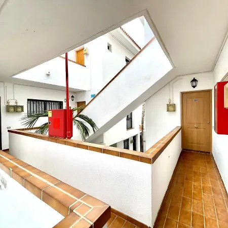 Apartment, Wifi, Less Than 10 Minutes Walk From Beach In Los Cristianos, Tenerife *
